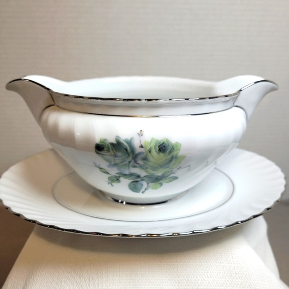 Royal Tettau Dawn Rose Gravy Boat with Attached Underplate - Picture 5 of 11